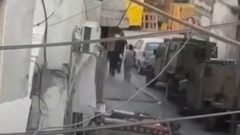 اقتحام واسع لقوات الاحتلال في مخيم قلنديا وكفر عقب وسط اعتقالات وتخريب
