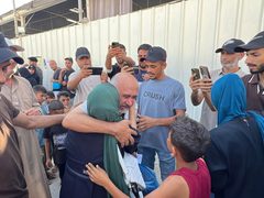 الاحتلال يفرج عن 24 عاملاً من غزة