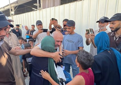 الاحتلال يفرج عن 24 عاملاً من غزة