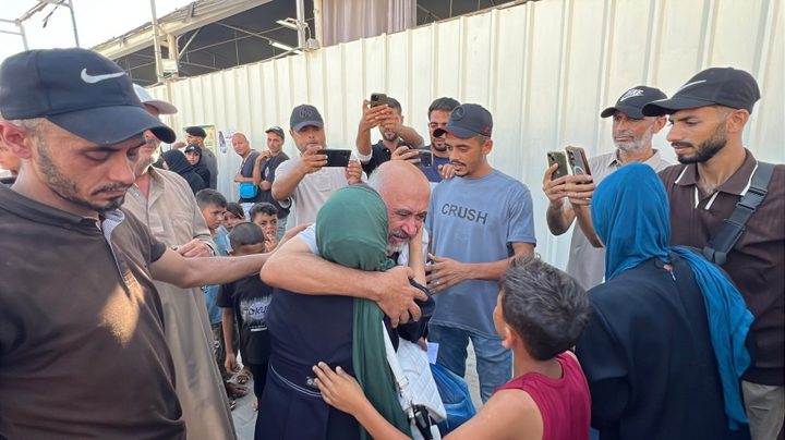 الاحتلال يفرج عن 24 عاملاً من غزة