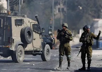 الاحتلال يغلق محيط دوار الزايد ويقتحم محال تجارية في جنين