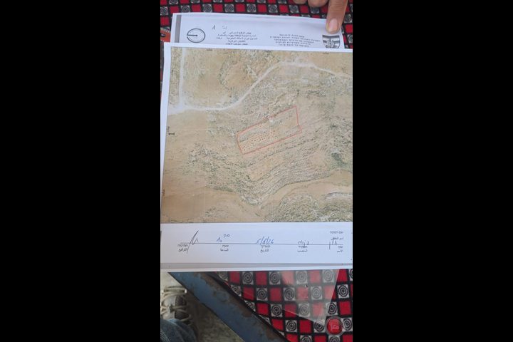 الاحتلال يخطر بإخلاء 4 مساكن ومنشآت في خلة الضبع بمسافر يطا