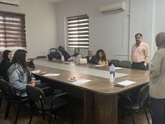 طلبة مساق "مدخل للقانون الاجتماعي والتشريعات الاجتماعية"يزورون مركز حماية الأسرة