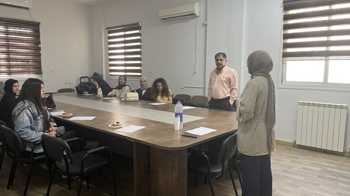 طلبة مساق "مدخل للقانون الاجتماعي والتشريعات الاجتماعية"يزورون مركز حماية الأسرة