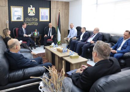 وزير الداخلية يبحث مع مكافحة المخدرات الدولي تعزيز التعاون في دعم قطاع الأمن