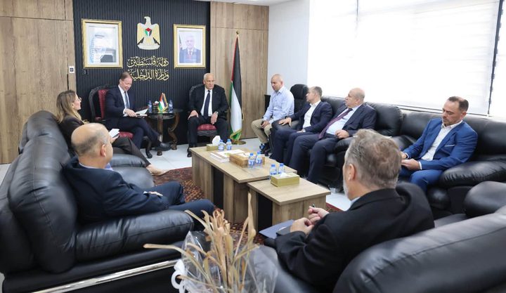 وزير الداخلية يبحث مع مكافحة المخدرات الدولي تعزيز التعاون في دعم قطاع الأمن