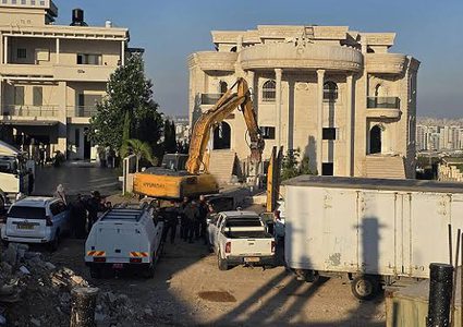 السلطات الإسرائيلية تهدم بناية سكنية في كفر قاسم بأراضي الـ48