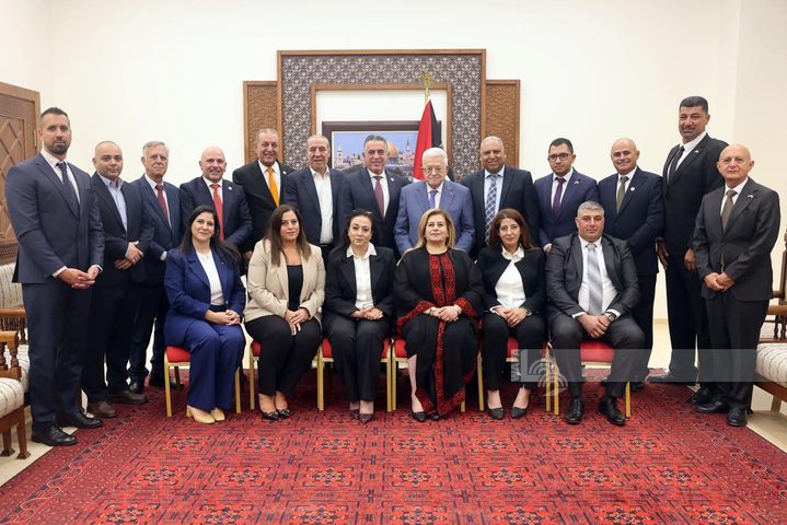 الرئيس يستقبل مجلس بلدية رام الله ويشدد على دور البلديات في دعم الصمود الفلسطيني