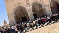 70 ألفا يؤدون صلاة الجمعة في المسجد الأقصى