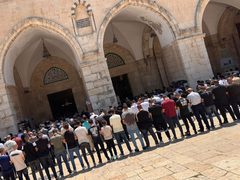 70 ألفا يؤدون صلاة الجمعة في المسجد الأقصى