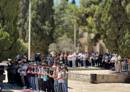 70 ألفا يؤدون صلاة الجمعة في المسجد الأقصى