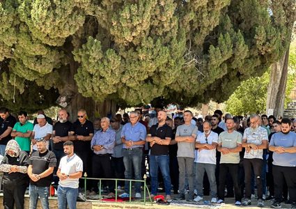 70 ألفا يؤدون صلاة الجمعة في المسجد الأقصى