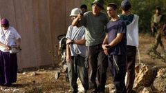 مستوطنون يهاجمون المواطنين قرب مسجد في إذنا وقوات الاحتلال تعتقل 7 مواطنين