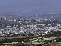الاحتلال يتوغل في بلدة ميس الجبل جنوب لبنان ويواصل قصفه المدفعي