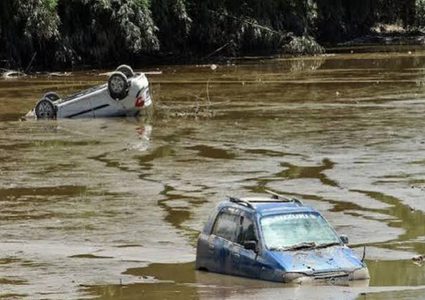 الفيضانات في ولاية آسام الهندية تودي بـ98 شخصاً