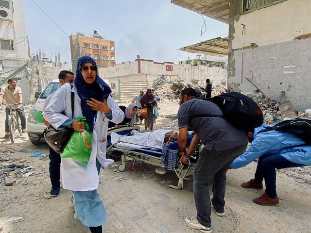 إصابة 4 مواطنين بينهم امرأة بجراح خطيرة برصاص الاحتلال غرب خان يونس