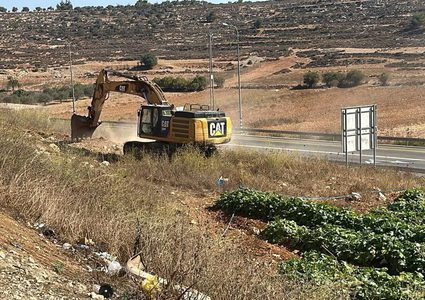 الاحتلال يواصل تجريف أراضٍ في سنجل شمال رام الله لصالح بؤرة استيطانية