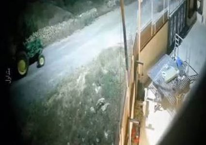 مستوطنون يسرقون جرارًا زراعيًا من بيت أمرين شمال نابلس