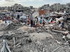 جيش الاحتلال يواصل نسف المنازل واستهداف خيام النازحين في قطاع غزة