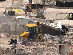 الاحتلال يهدم منزلا في بلدة يطا جنوب الخليل