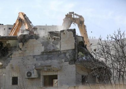 الاحتلال يهدم منزلا في بلدة يطا جنوب الخليل