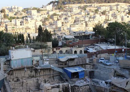 الاحتلال يخطر بهدم منازل في واد الحمص وصور باهر جنوب القدس