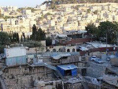 الاحتلال يخطر بهدم منازل في واد الحمص وصور باهر جنوب القدس