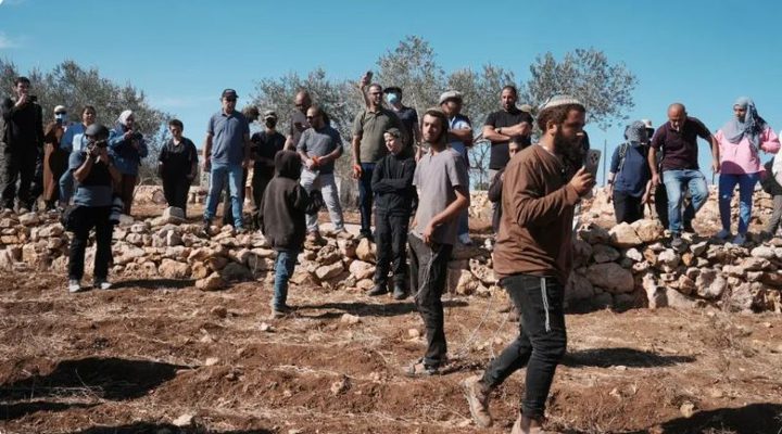 مستوطنون يهاجمون تجمع الكعابنة شرق الطيبة برام الله