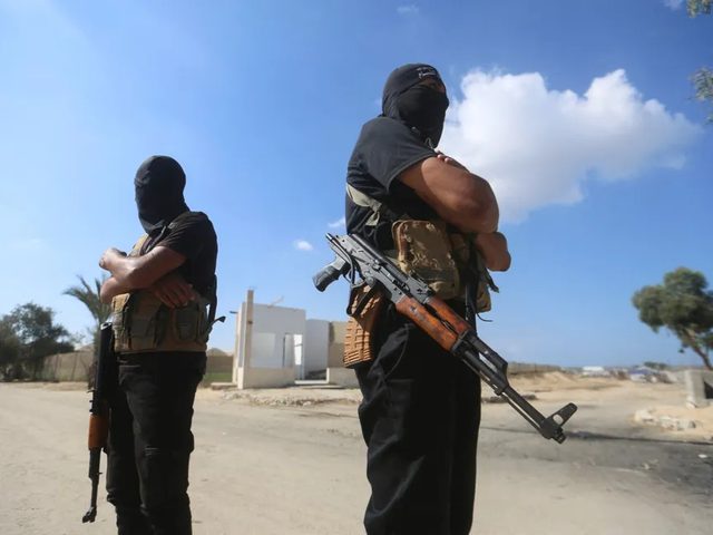 السفير الأميركي: حماس أمام خيار تسليم السلاح أو نزعه بالقوة