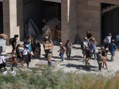 مستوطنون يواصلون حصار منزل في بلدة قصرة لليوم الثاني