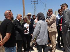 محافظ جنين يُطلع وفداً دبلوماسياً أجنبياً على واقع المحافظة وانتهاكات الاحتلال