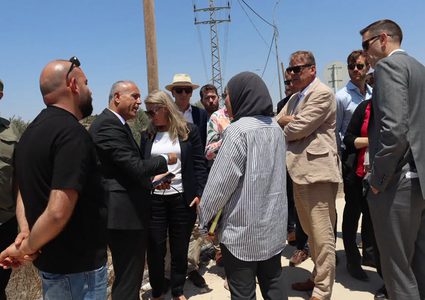محافظ جنين يُطلع وفداً دبلوماسياً أجنبياً على واقع المحافظة وانتهاكات الاحتلال