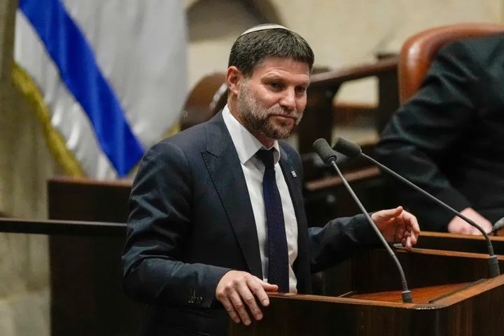 سموتريتش يطالب نتنياهو بمنع عودة الرئيس محمود عباس إلى رام الله