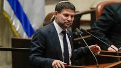 سموتريتش يطالب نتنياهو بمنع عودة الرئيس محمود عباس إلى رام الله