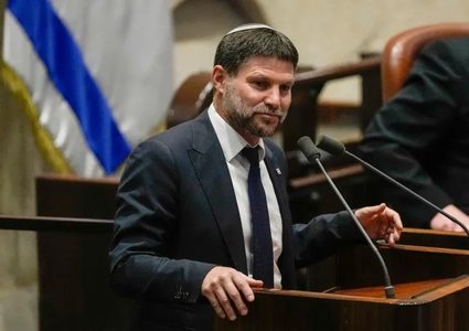 سموتريتش يطالب نتنياهو بمنع عودة الرئيس محمود عباس إلى رام الله