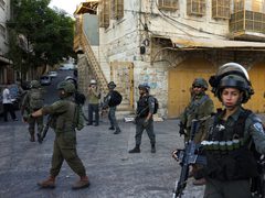 الاحتلال يقتحم العيسوية شمال شرق القدس