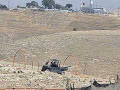 مستوطنون إرهابيون يقيمون بؤرة على أراضي النزلة الشرقية شمال طولكرم