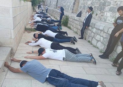 مستوطنون يقتحمون المسجد الأقصى