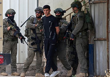 الاحتلال يعتقل 7 مواطنين من أفراد عائلات شهداء في قلقيلية