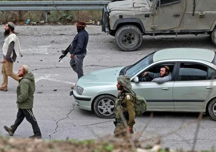 مستوطنون يهاجمون مركبة ويصيبون ثلاثة مواطنين بينهم طفلة جنوب غرب جنين