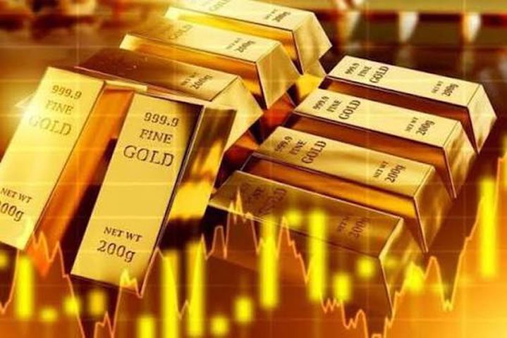 الذهب يتراجع والنفط يتجه نحو مكاسب أسبوعية