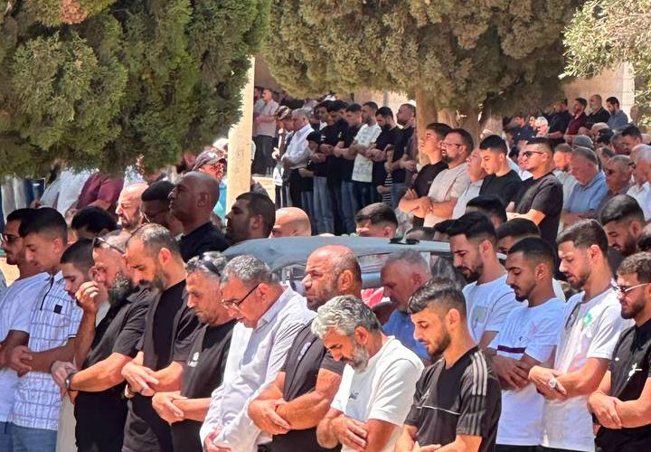 70 ألفا يؤدون الجمعة في المسجد الأقصى رغم إجراءات الاحتلال