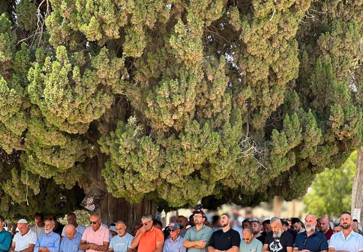 70 ألفا يؤدون الجمعة في المسجد الأقصى رغم إجراءات الاحتلال