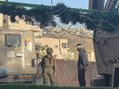 الاحتلال يعتقل شابا من حزما