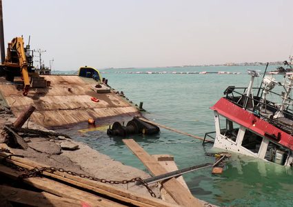 ميناء المخا اليمني يوقف عملياته بعد هجمات حوثية