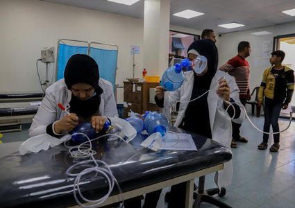 مصادر طبية تحذر من نفاد الأكسجين في مستشفيات قطاع غزة