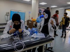 مصادر طبية تحذر من نفاد الأكسجين في مستشفيات قطاع غزة