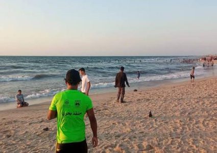 أكثر من 200 حالة غرق أسبوعيًا في بحر خان يونس