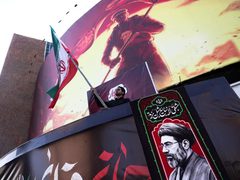 إيران توقف دبلوماسيين فرنسيين في "اجتماع سري" وتتهمهما بالتدخل في شؤونها