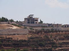 مستوطنون يهاجمون طاقم بلدية قصرة والاحتلال يحتجز ثلاثة من أفراده